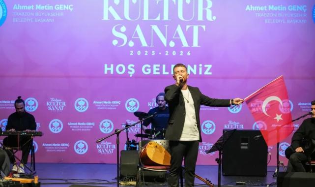 Volkan Arslan’dan Türk bayrağıyla anlamlı konser