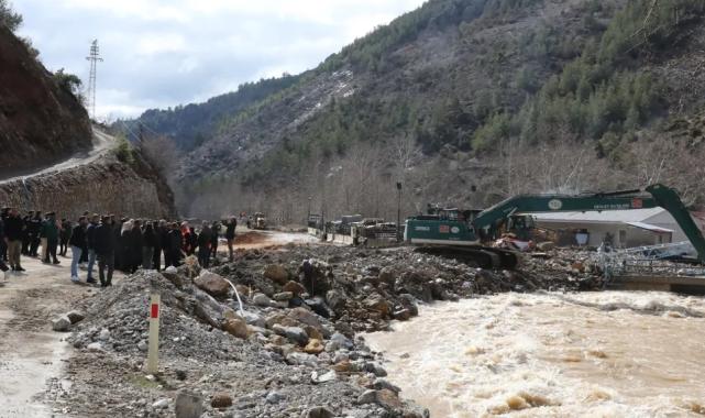 Adana'daki taşkın sonrasında yerine hasar tespit