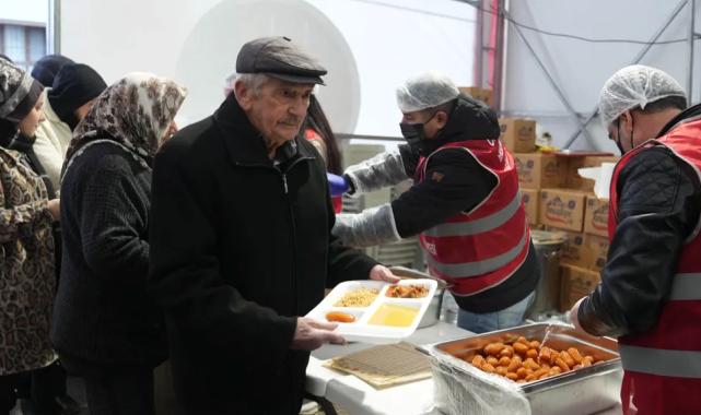 Ankara Keçiören’de Ramazan sofraları binlerce kişiyi buluşturuyor