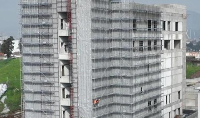 İzmir'de Eşrefpaşa Hastanesi'nin yeni binasında sona doğru