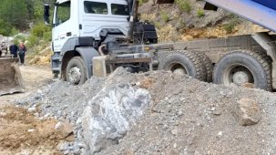 Alanya’da heyelan ve göçük sonrası Büyükşehir’den yoğun mesai