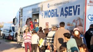 Antalya'da 'Mobil Aşevi' mahalle mahalle dolaşıyor