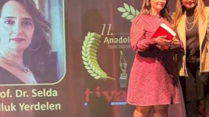 DEÜ’lü akademisyene sahne tasarımı ödülüne layık görüldü