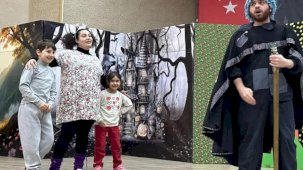 Gölcük’te çocuklara özel sahne yüzleri güldürüyor