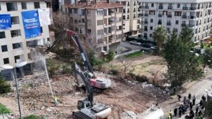 İstanbul'da E Sınıfı Yüksek Riskli Binanın Yıkımı Gerçekleşti