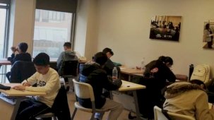 İzmir'de Efes Selçuk'ta sınav yolundaki öğrencilere destek