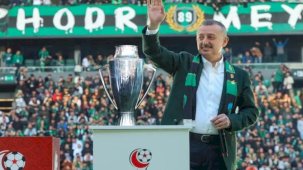 Kocaeli'de Başkan Büyükakın'dan 3 puana 3'lü kutlama