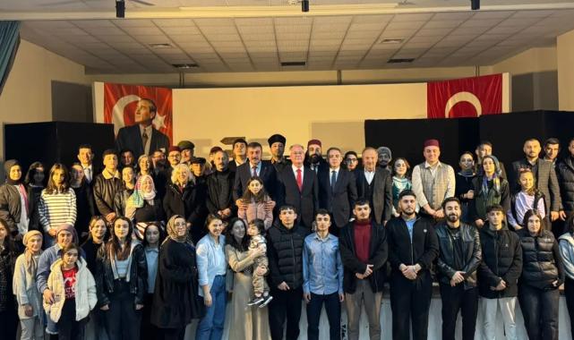 Trabzon’da “Muhacirlik” oyunu büyük ilgi gördü