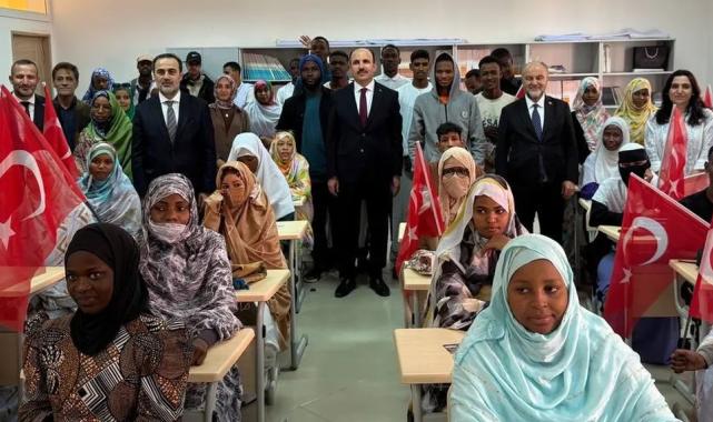 Afrikalı öğrenciler UCLG Başkanı Altay'ı coşkuyla karşıladı