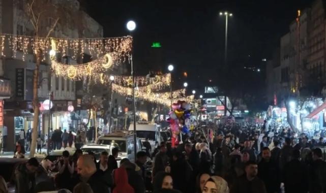 Divanyolu ışıl ışıl parlıyor
