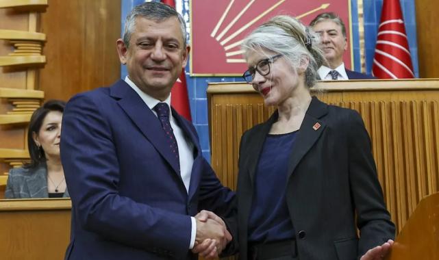 Emine Ülker Tarhan yeniden CHP'de