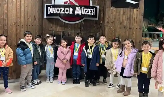 İstanbul'da kreş öğrencileri, dinozor ve oyuncak müzesini ziyaret etti