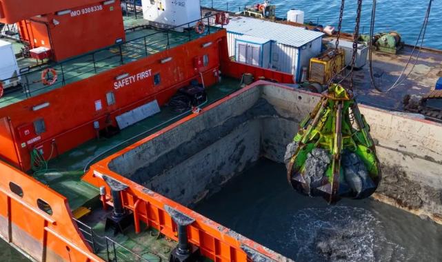 İzmir Körfezi'nden 1 milyon ton çamur çıkarıldı