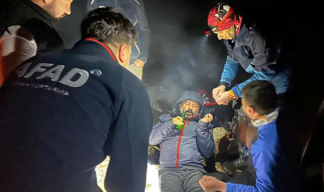 Kahramanmaraş'ta mahsur kalan 8 dağcı kurtarıldı