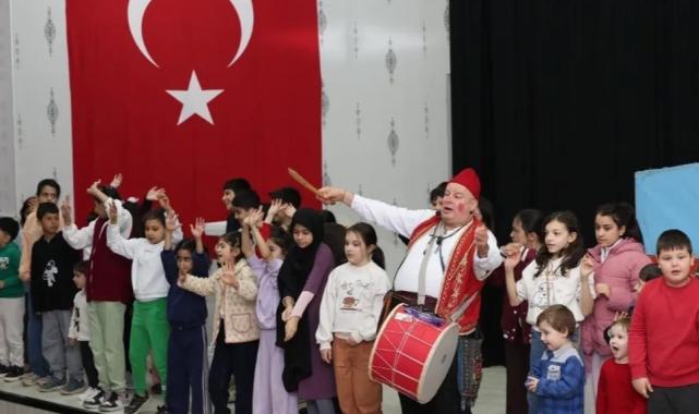 Kartepe’de Minikler Tiyatroyla Eğlendi