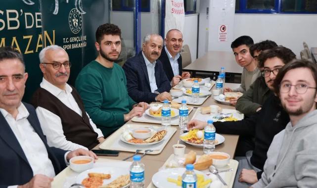 Kocaeli Gebze'de Başkan Büyükgöz öğrencilerle sohbet etti