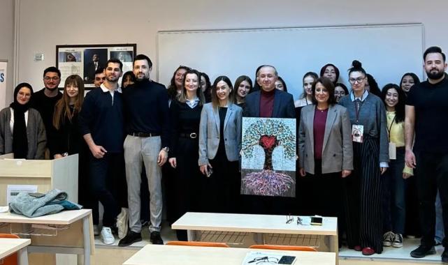 Kocaeli Üniversitesi'nde sıfır atıklar sanata dönüştü