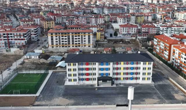 Konya Karatay'da 8 okul FIFA standardında sahalara kavuşuyor