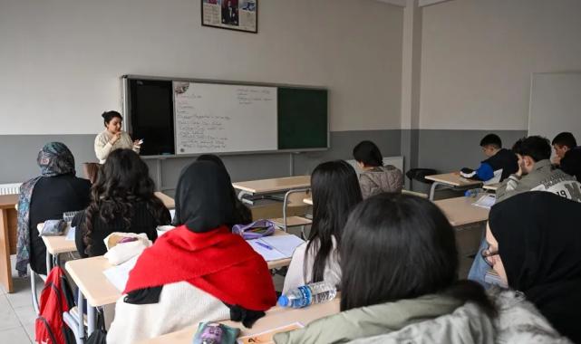 Malatya'da gençlerin üniversite hedefine Büyükşehir desteği