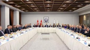 AK Parti Genel Merkezi’nde yerel yönetimler istişaresi