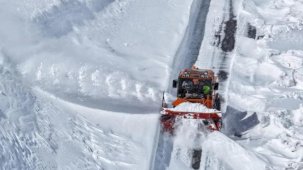 Bahar Van'a gelemedi! Karla mücadele sürüyor