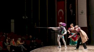 'Don Kişot' İzmirli minik izleyicileri büyüledi