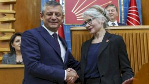 Emine Ülker Tarhan yeniden CHP'de