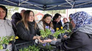 Eskişehir’de mezarlık ziyaretinde gelenek sürüyor