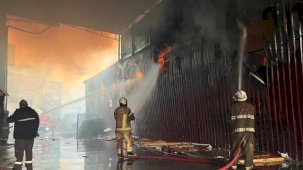 İzmir Buca’da sanayi yangını: 7 iş yeri zarar gördü