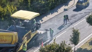 İzmir'de Çeşme’nin yolları yaza hazırlanıyor