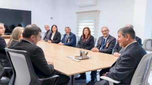 İzmir'de şehit aileleri derneklerinden Başkan Tugay’a ziyaret