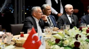 Kayseri iş dünyası Başkan Büyükkılıç'ı iftar sofrasında ağırladı