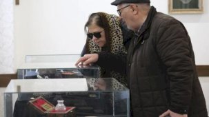 Kutsal Emanetler Bedesten'de