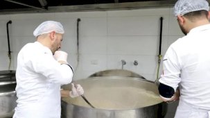 Sakarya'da 90 bin kişilik iftar yemeği kendi kazanlarında pişiriyor