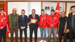 TEKNOFEST şampiyonlarından Başkan Genç’e ziyaret