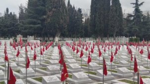 Trabzon'da Büyükşehir mezarlıkları bayrama hazırladı