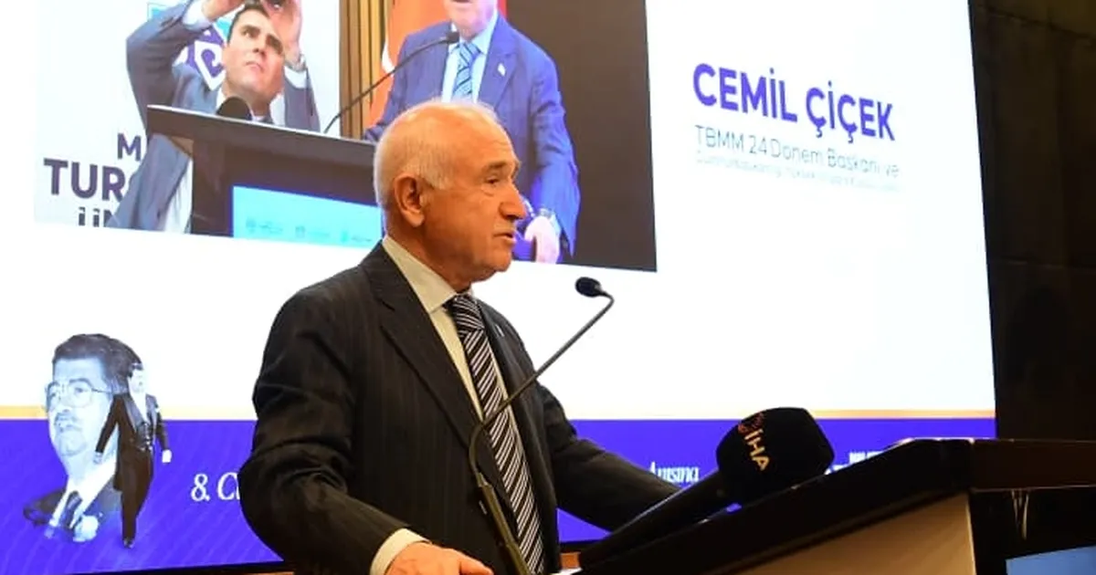 Cemil Çiçek Malatya'da 'Özallı Yıllar'da konuştu