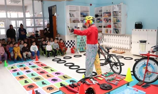 Konya'da çocuklara bisiklet kültürü aşılanıyor