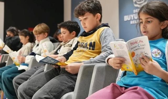 Denizli’de çocuklar “Telefonu Bırak, Kitaba Sarıl” çağrısına kulak veriyor