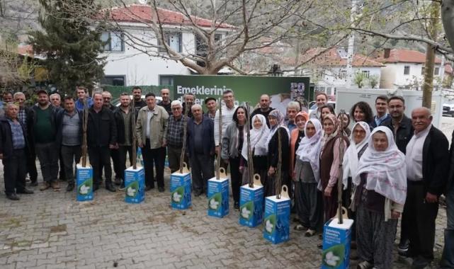 Eskişehir'de 600 dut fidanı üreticiyle buluştu