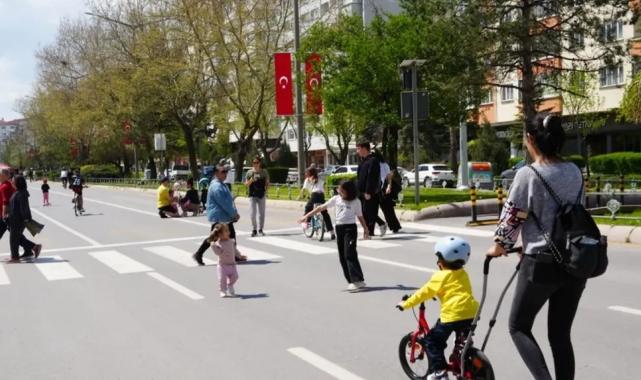 Eskişehir’de sokaklar müziğe açıldı