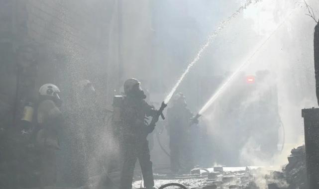 İzmir Konak’ta bina yangını kontrol altında