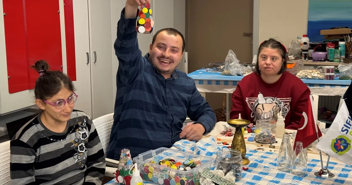 Kocaeli'de cam atıklar sanata dönüştü