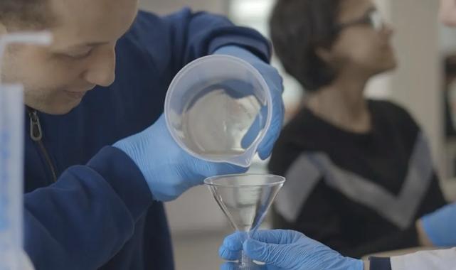 Kocaeli'de gençler ve özel bireylerden sakız kokulu kolonya