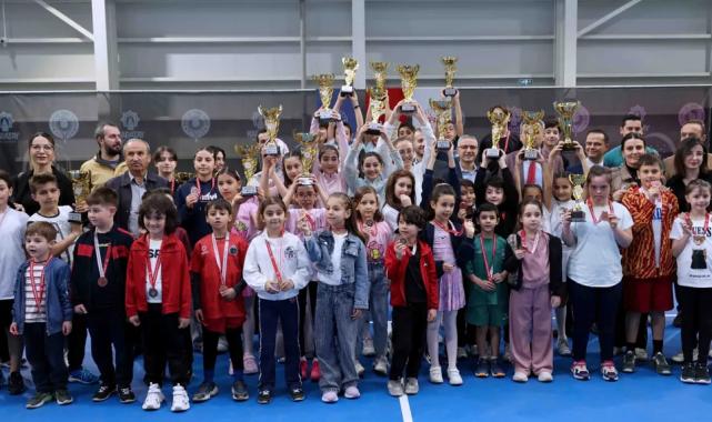 Konya Karatay'da 23 Nisan Turnuvası kupalarla taçlandı