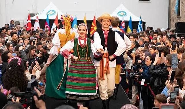 Manisa Mesir Festivali'nde kültür defilesi büyüledi