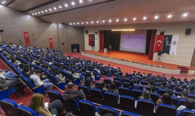 Mersin’de üniversite adaylarına meslek tanıtım semineri