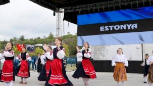 Antalya Çocuk Festivali renkli görüntülere sahne oldu