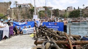 Antalya’da deniz dip temizliği... 5 ton çöp çıkartıldı