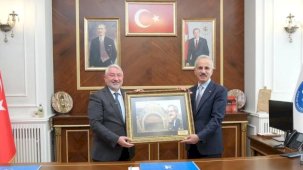 Bakan Uraloğlu Çorum Belediyesi’ni ziyaret etti